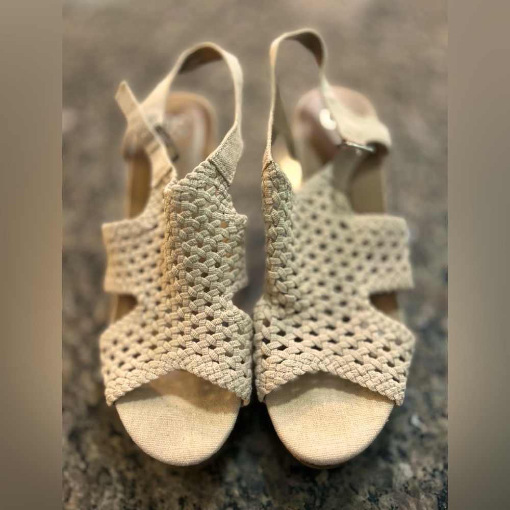 These cork heeled macrame top sandals are soo cute!  You need them!